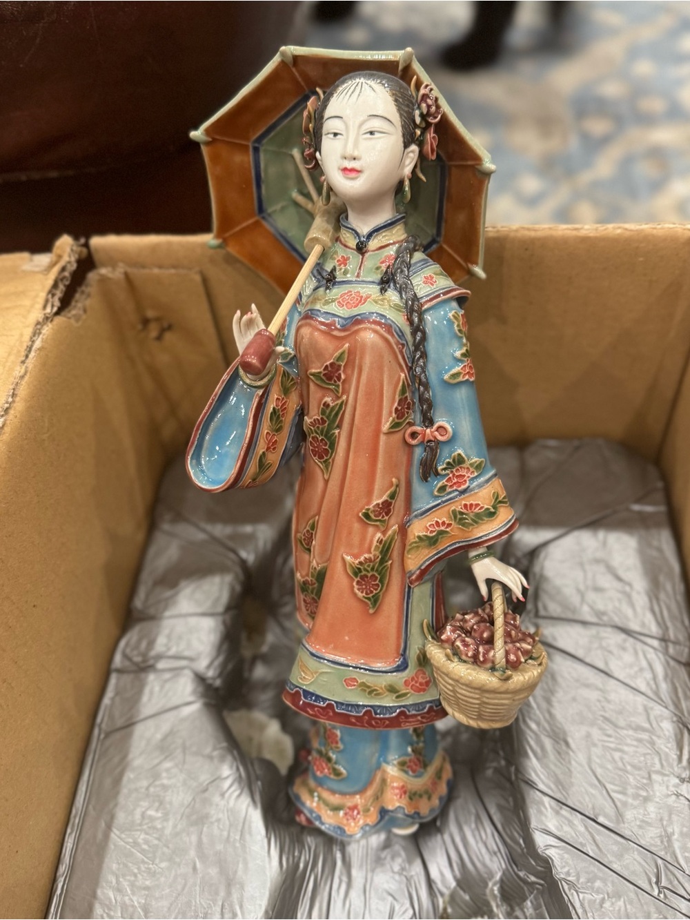 New porcelain Chinese figure